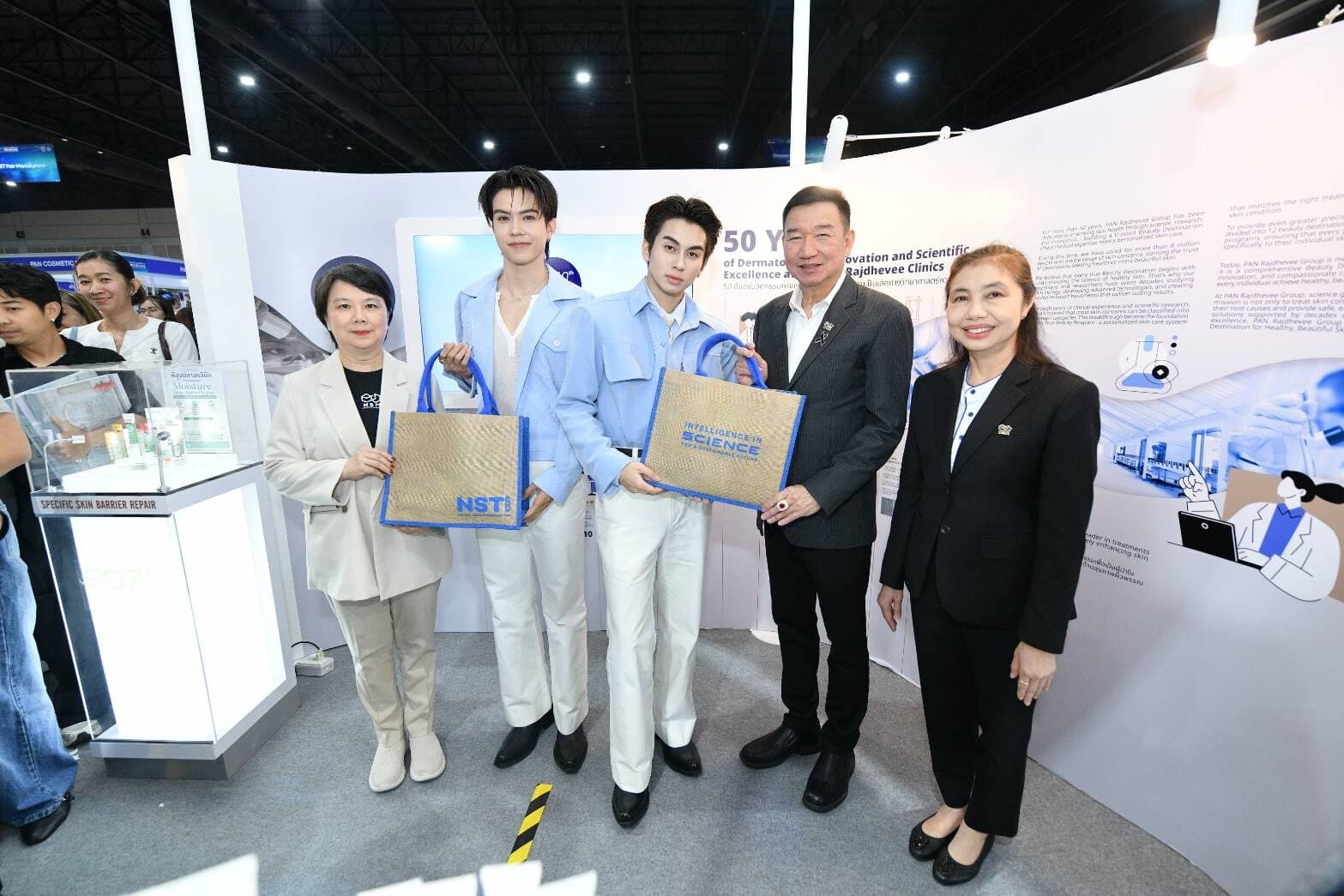 NSM จับมือ แพน คอสเมติก x ราชเทวี คลินิก เปิดนิทรรศการ "วิทยาศาสตร์แห่งความงามที่แท้จริง" - 3